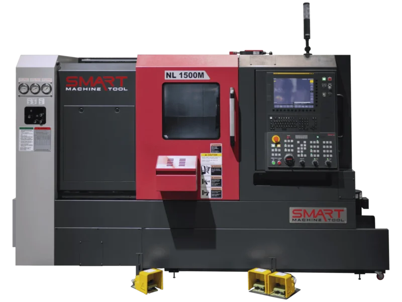 Токарний обробний центр з ЧПК SMART Machine Tool NL 1500M у червоно-чорному корпусі із зачиненими захисними дверцятами