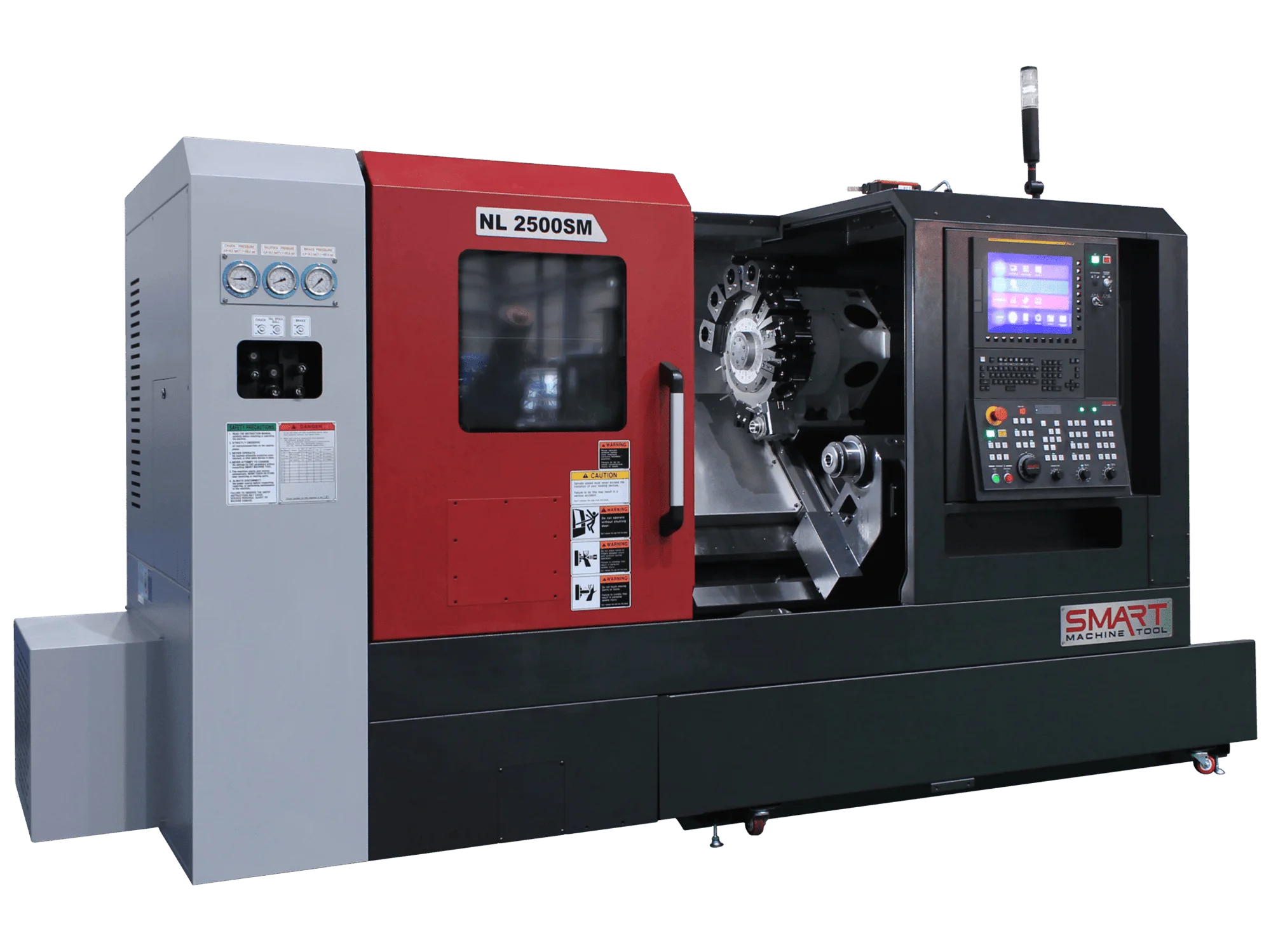 Токарний обробний центр з ЧПК SMART Machine Tool NL 2500SM у червоно-чорному корпусі, ракурс три чверті з видом на панель керування та відкриту робочу зону