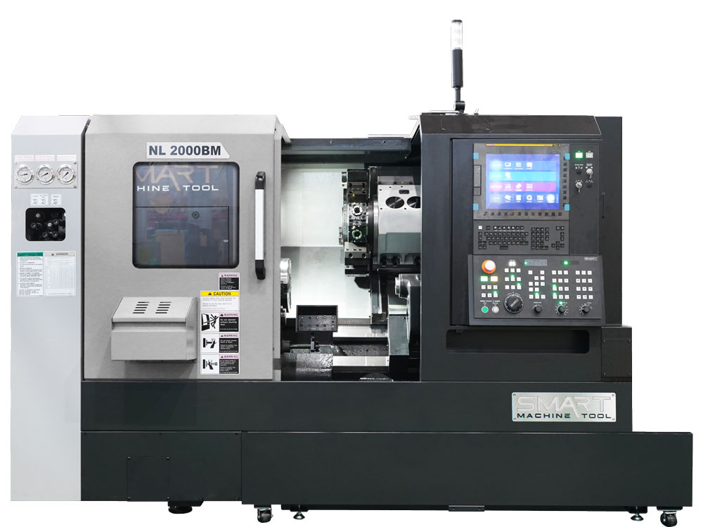 Токарний верстат із ЧПК SMART Machine Tool NL 2000BM сіро-чорного кольору з відчиненими захисними дверцятами